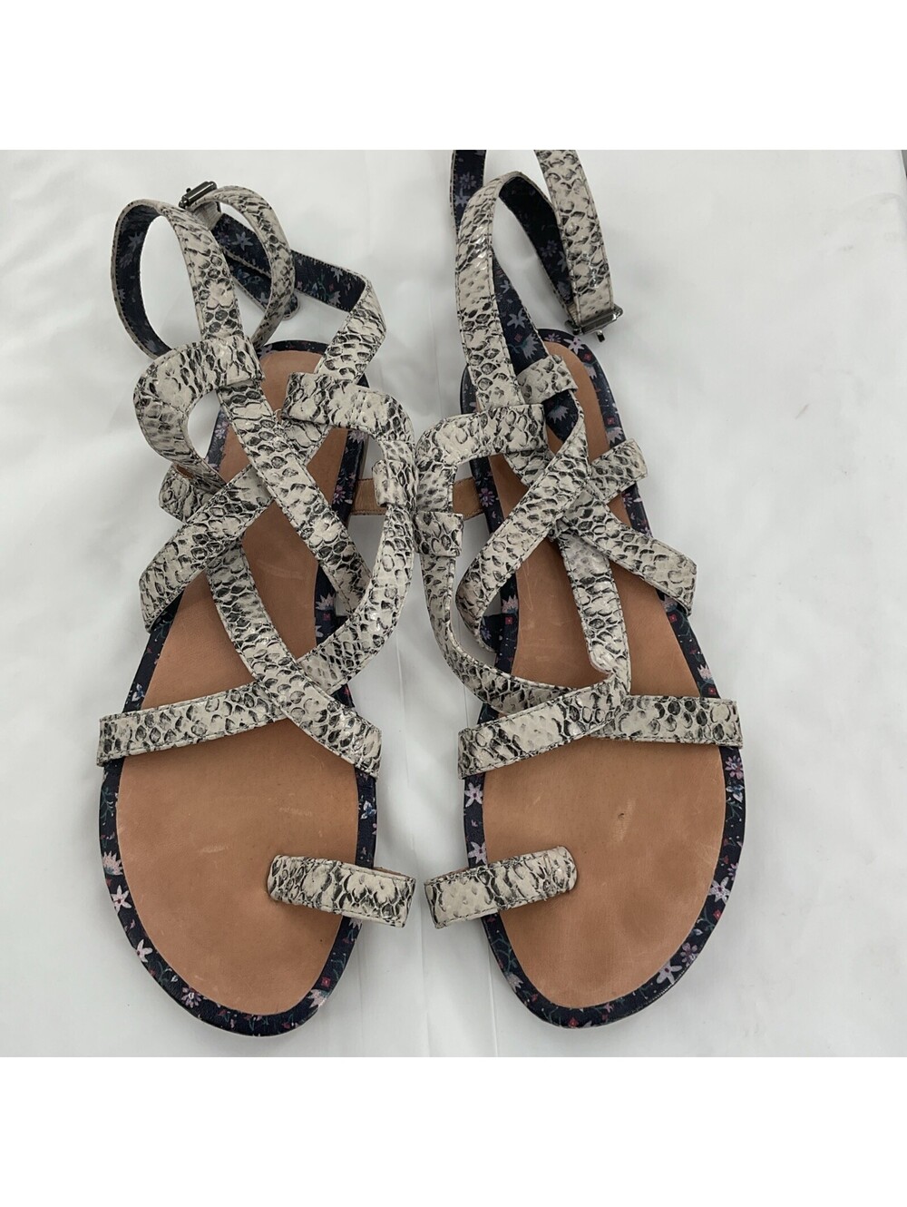 Cabi Women’s Size 6 1/2m Flat Strappy Snake Skin Sandals 216